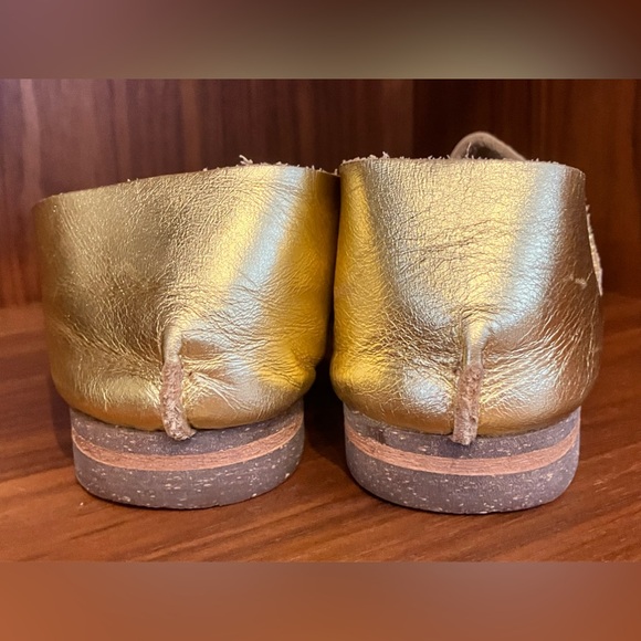 EUC Rare U-Dot Asymmetric Metallic Leather Slip-On Flats 7 Matte & Glossy Gold - Picture 11 of 16